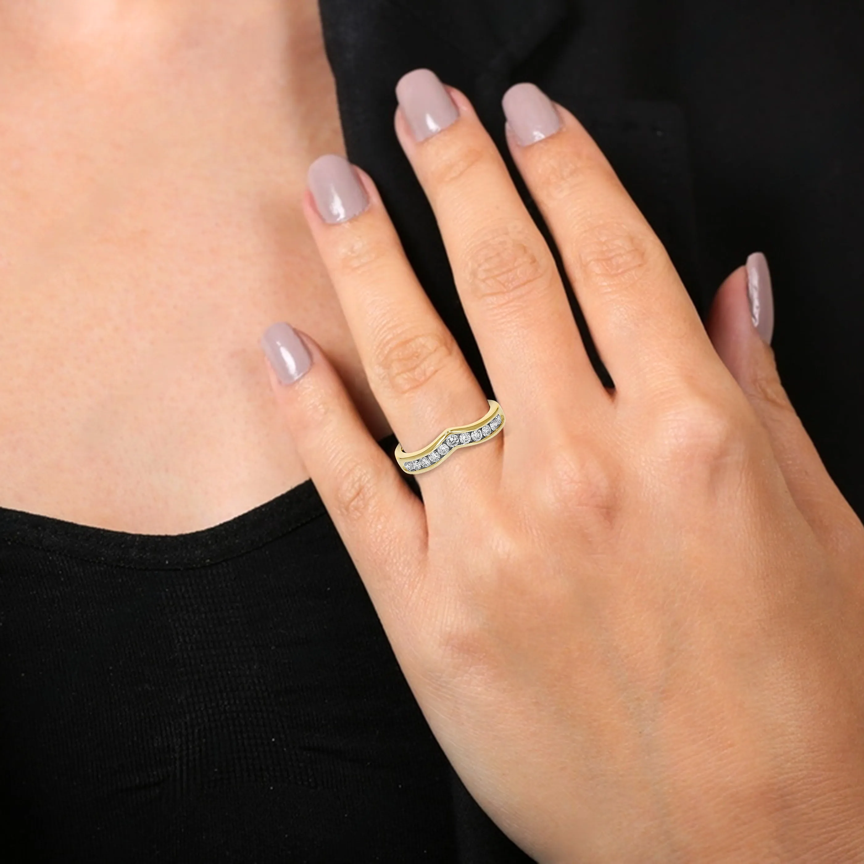 1/4 cttw to 1/2 cttw V-Shape Diamond Wedding Ring in 14k Gold