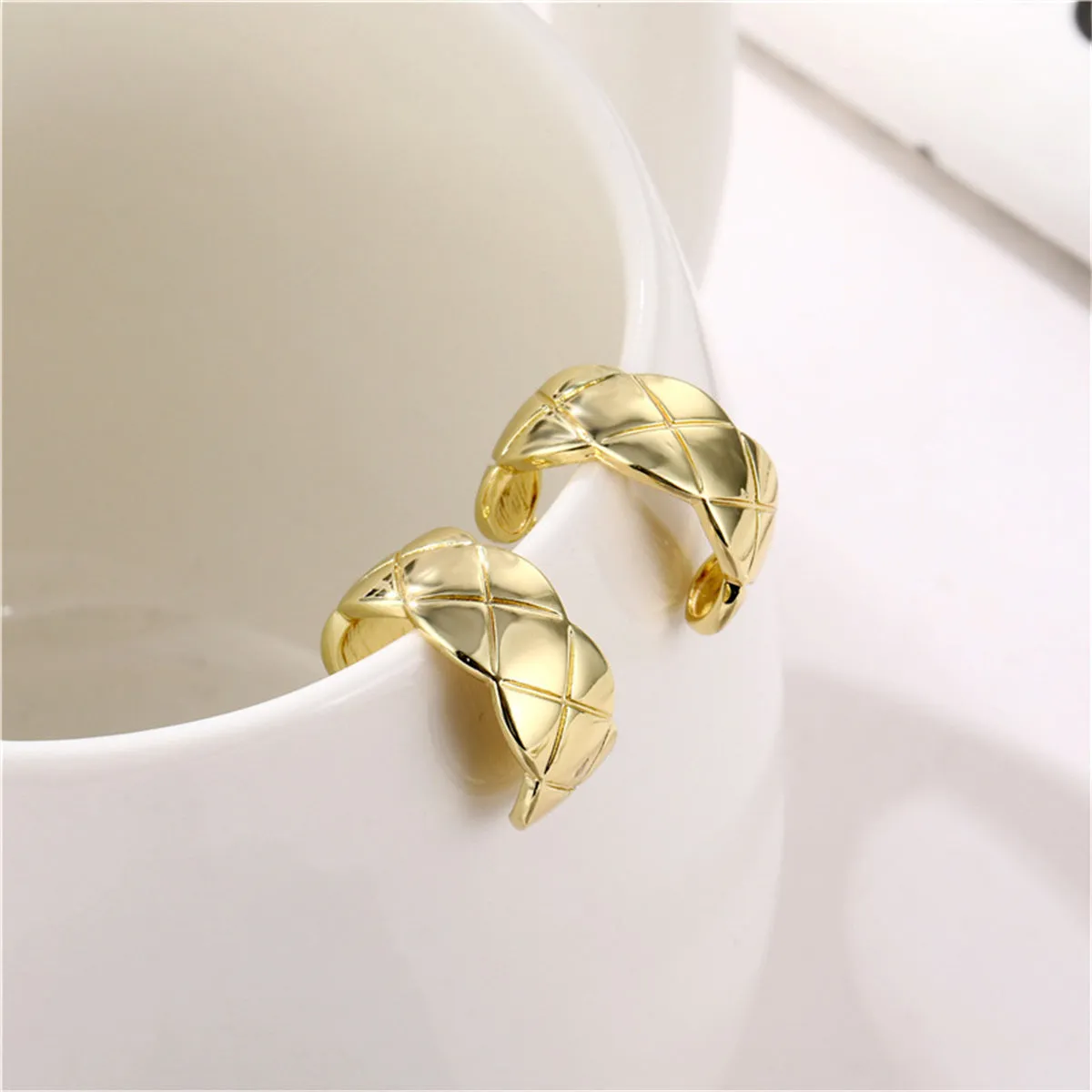 18K Gold-Plated C-Shape Quilt Pattern Huggie Earrings