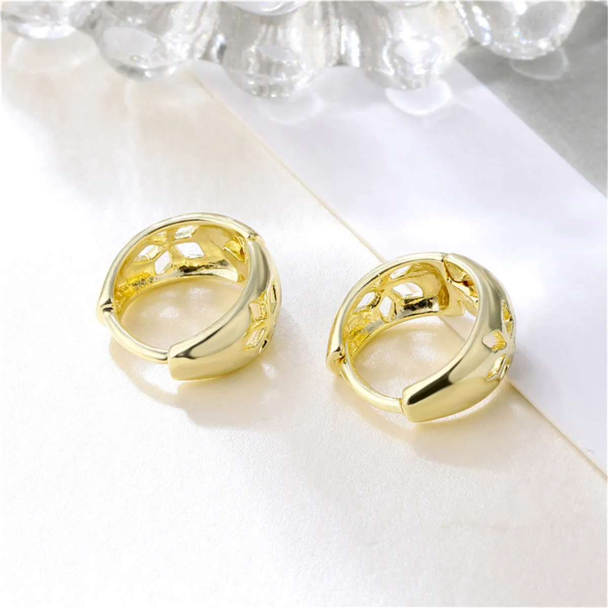 18K Gold-Plated Openwork Floral Circle Huggie Earrings