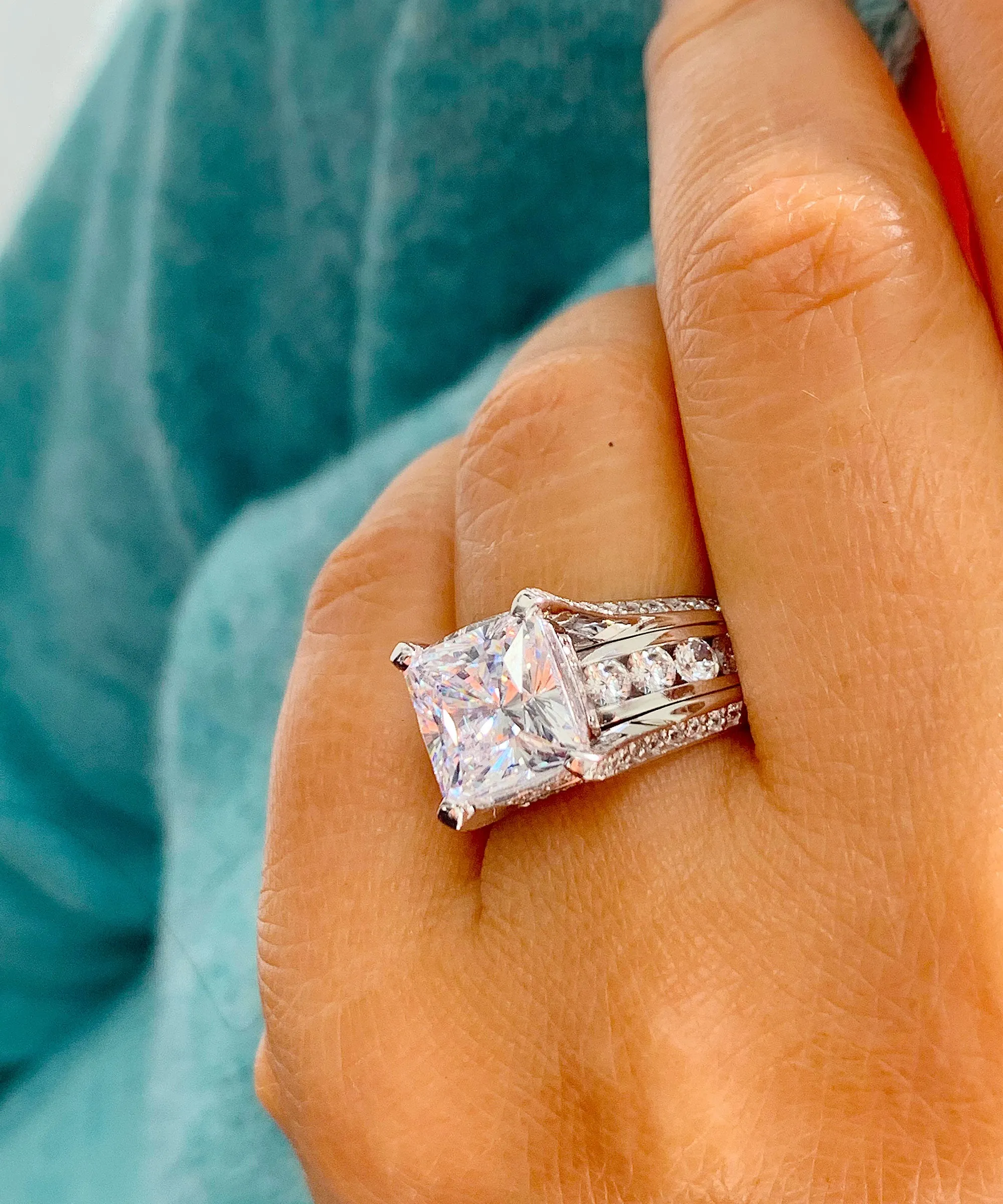 BEAUTIFUL 6.50CT Women's 14k solid heavy white gold cushion cut forever one moissanite and natural round cut diamond engagement ring Wedding