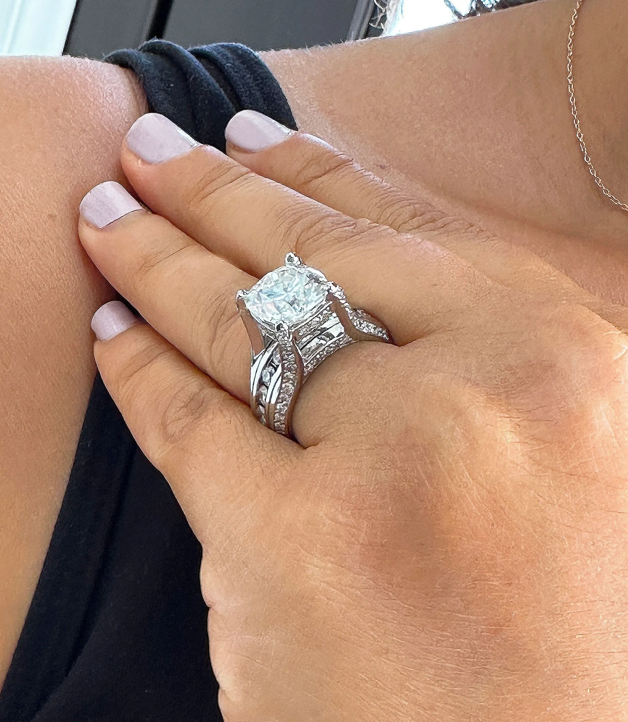 BEAUTIFUL 6.50CT Women's 14k Solid White Gold Cushion Cut Moissanite And Natural Round Cut Diamond Engagement Ring