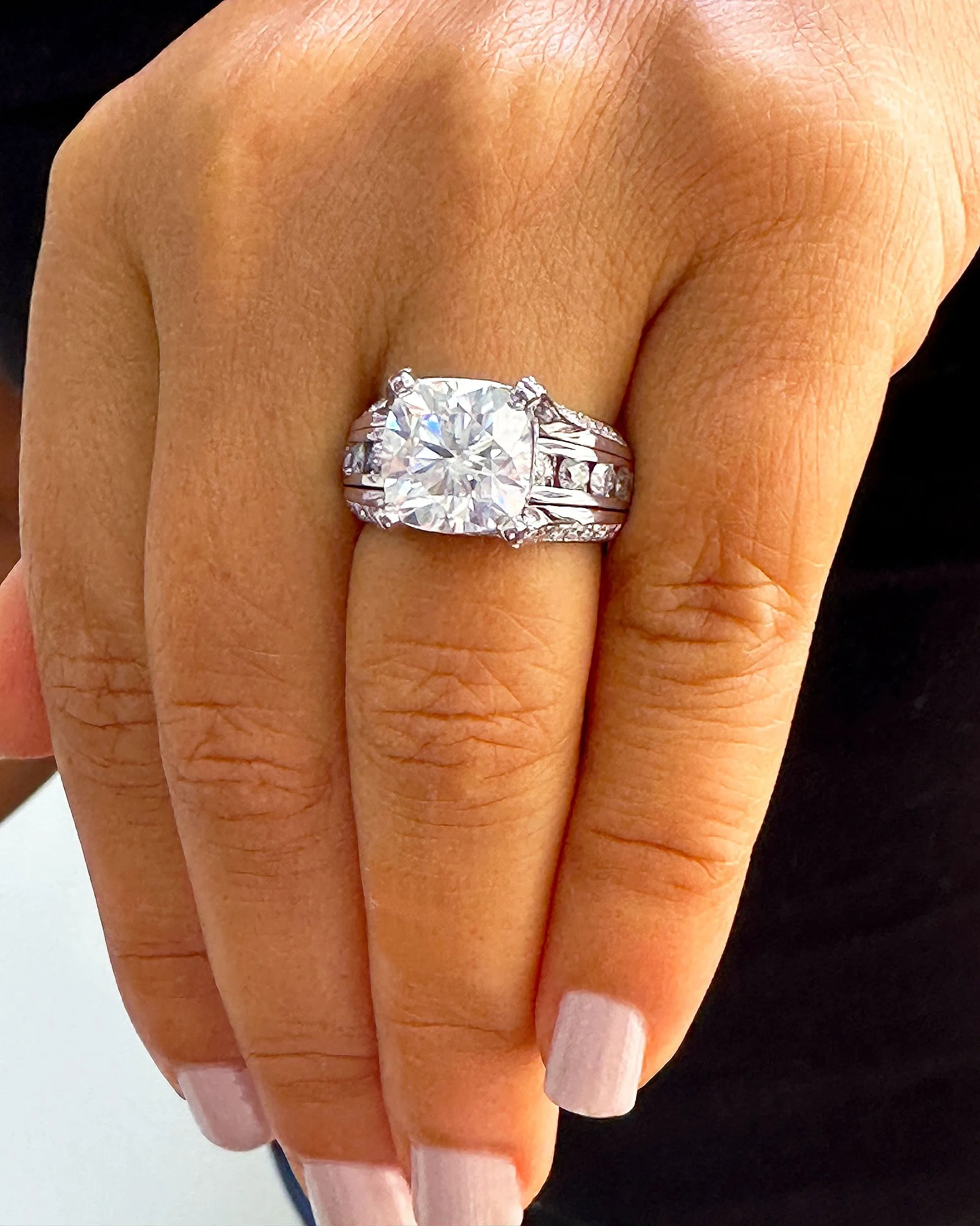 BEAUTIFUL 6.50CT Women's 14k Solid White Gold Cushion Cut Moissanite And Natural Round Cut Diamond Engagement Ring