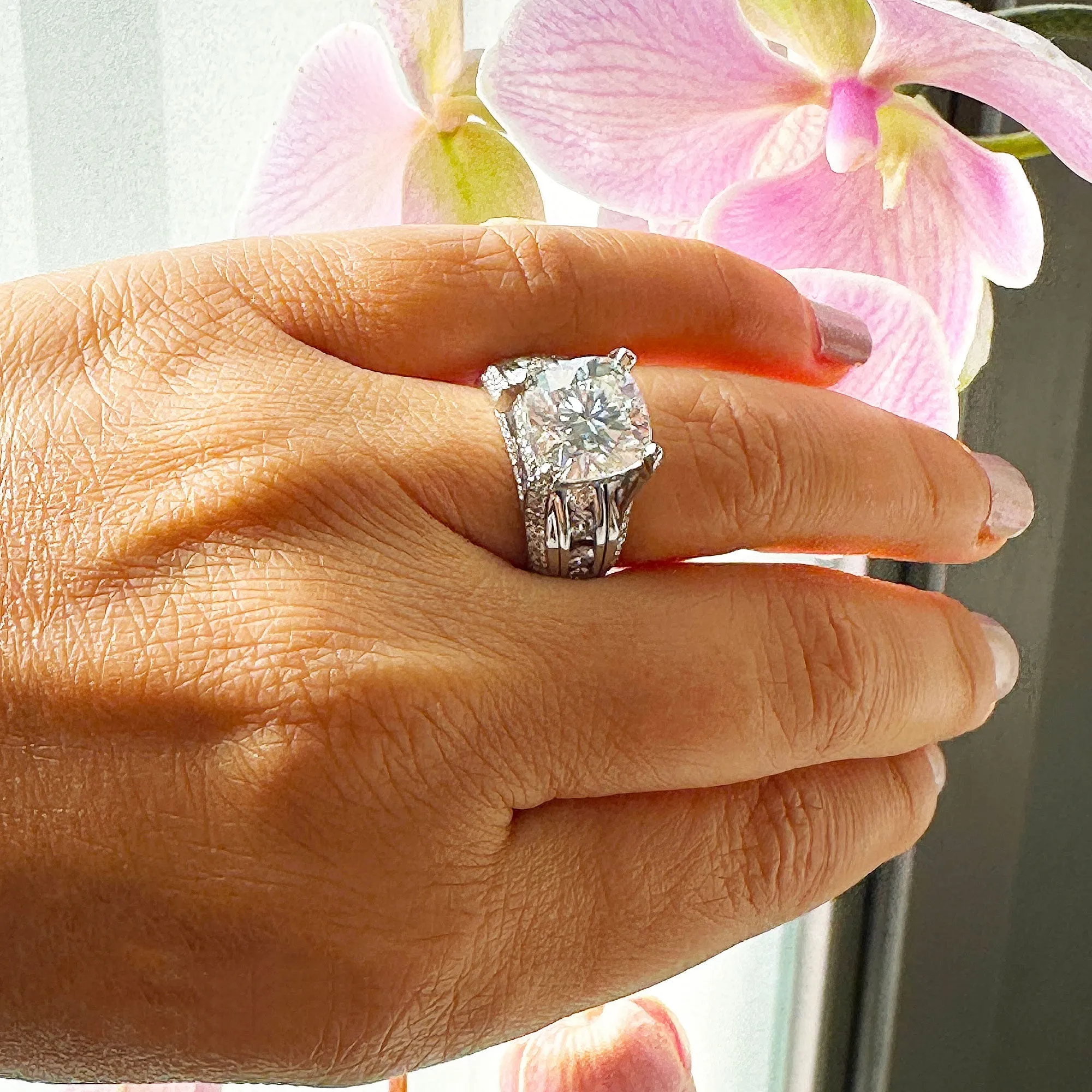 BEAUTIFUL 6.50CT Women's 14k Solid White Gold Cushion Cut Moissanite And Natural Round Cut Diamond Engagement Ring