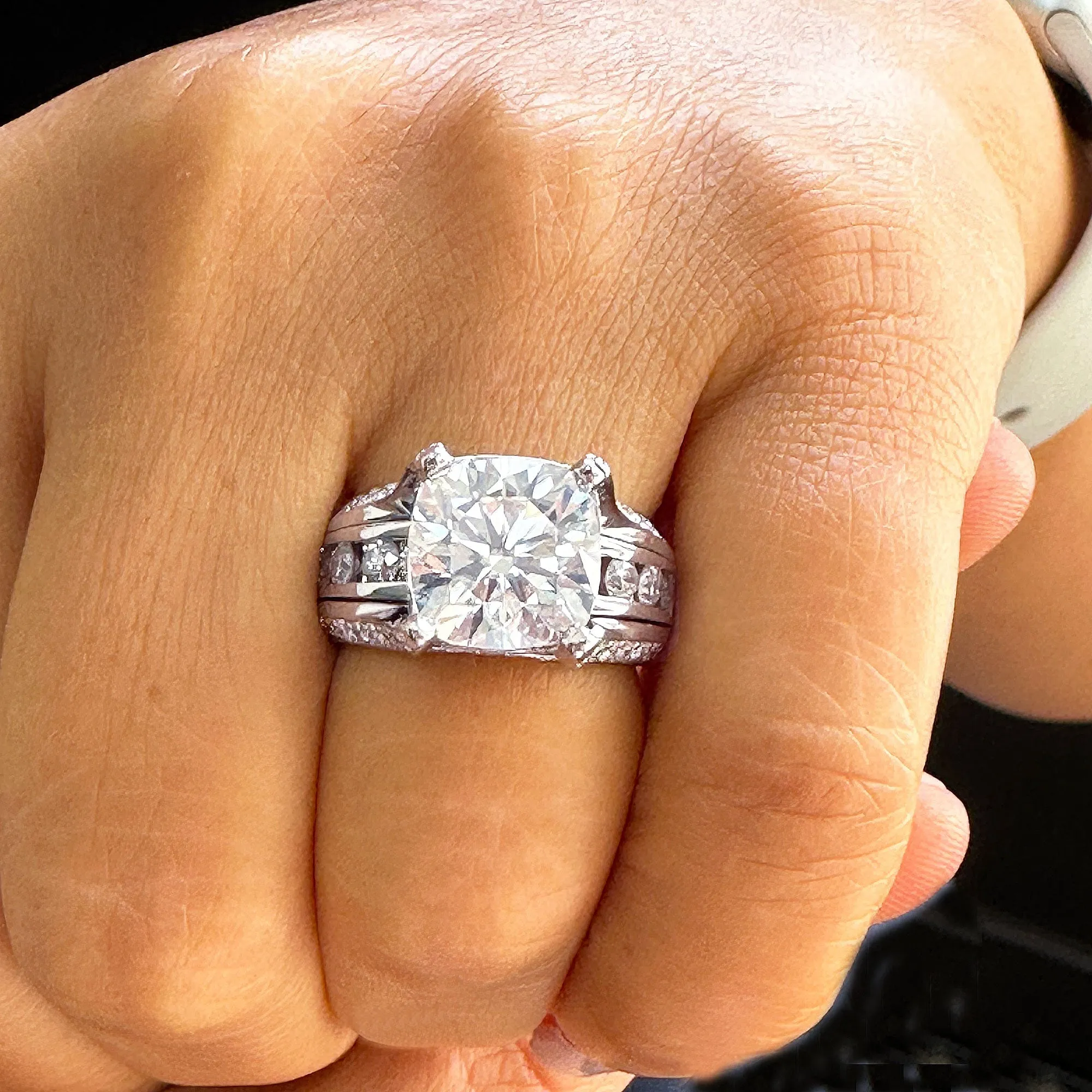 BEAUTIFUL 6.50CT Women's 14k Solid White Gold Cushion Cut Moissanite And Natural Round Cut Diamond Engagement Ring