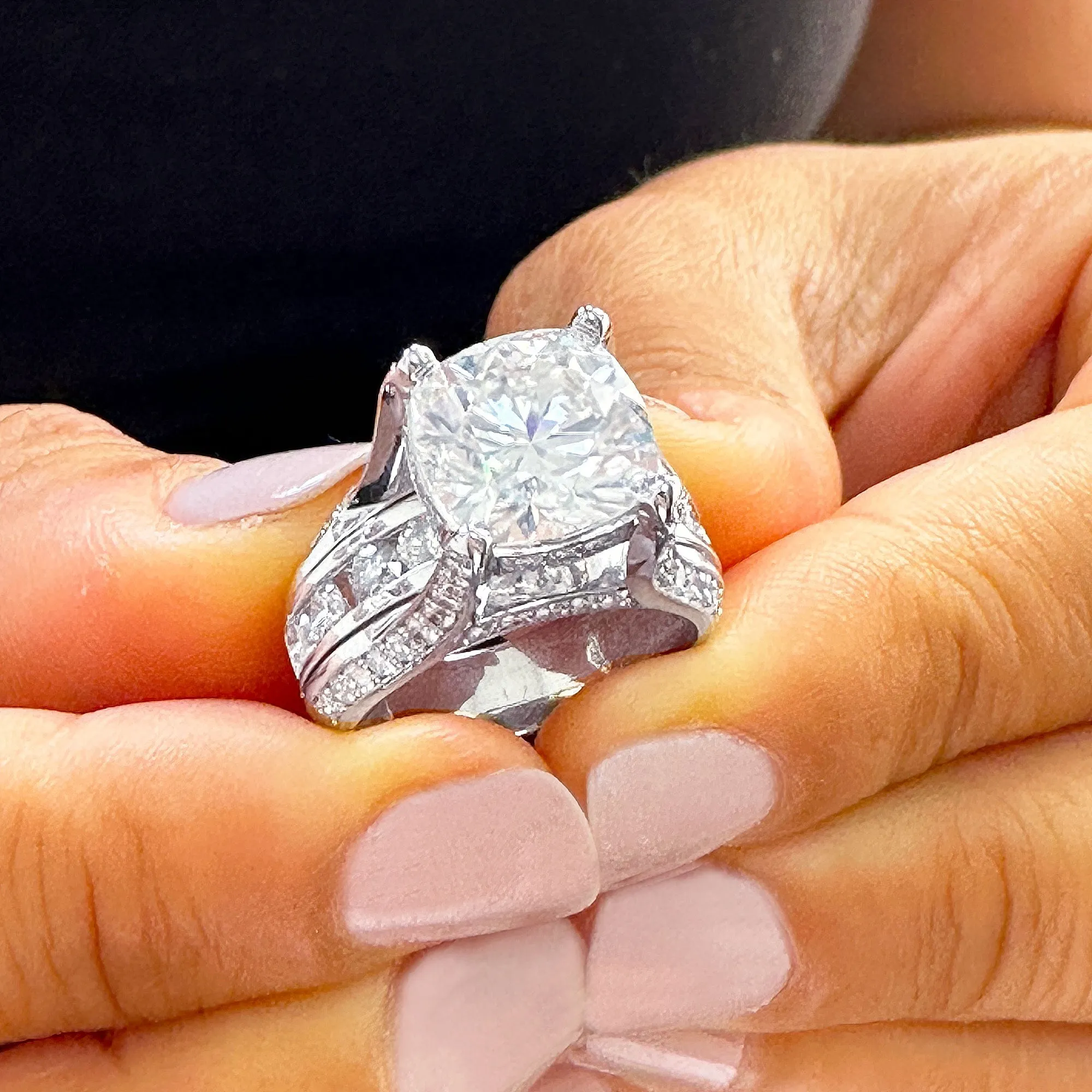BEAUTIFUL 6.50CT Women's 14k Solid White Gold Cushion Cut Moissanite And Natural Round Cut Diamond Engagement Ring