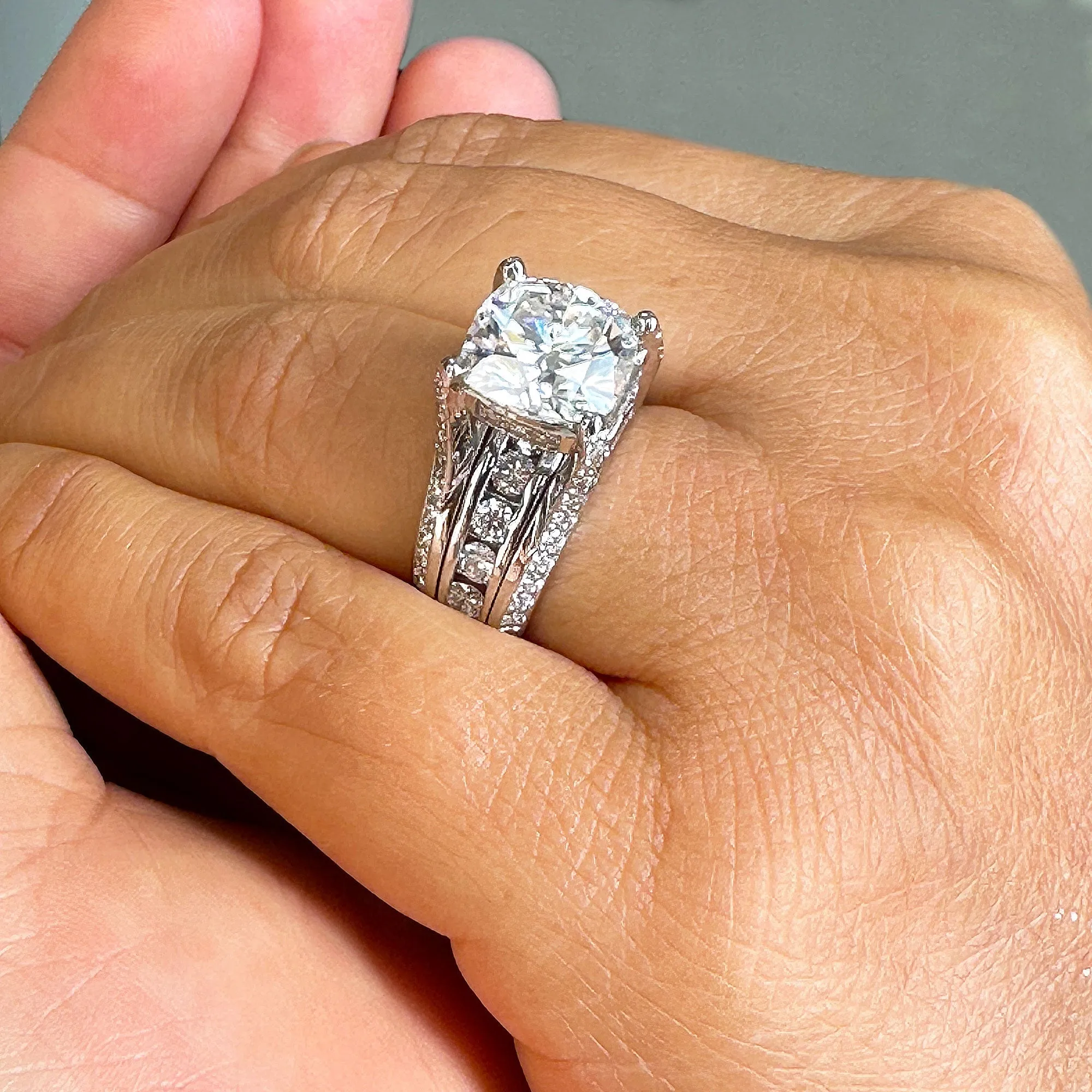 BEAUTIFUL 6.50CT Women's 14k Solid White Gold Cushion Cut Moissanite And Natural Round Cut Diamond Engagement Ring