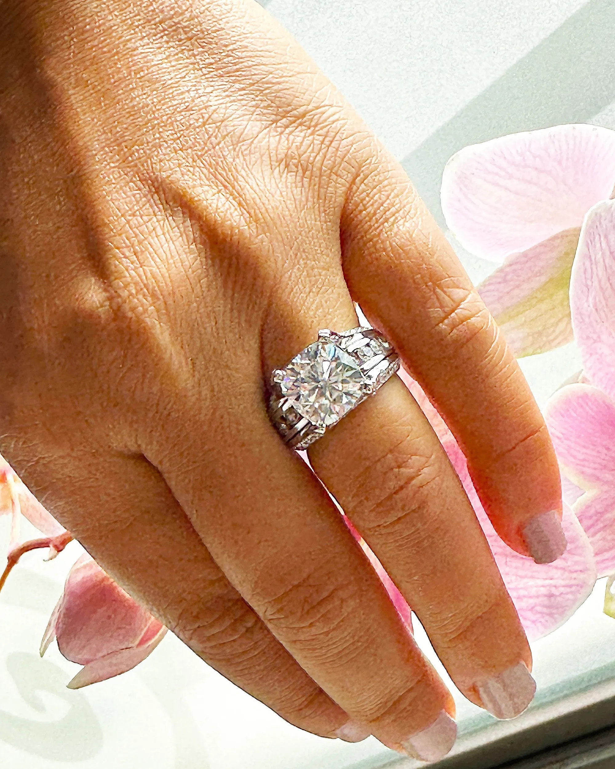 BEAUTIFUL 6.50CT Women's 14k Solid White Gold Cushion Cut Moissanite And Natural Round Cut Diamond Engagement Ring
