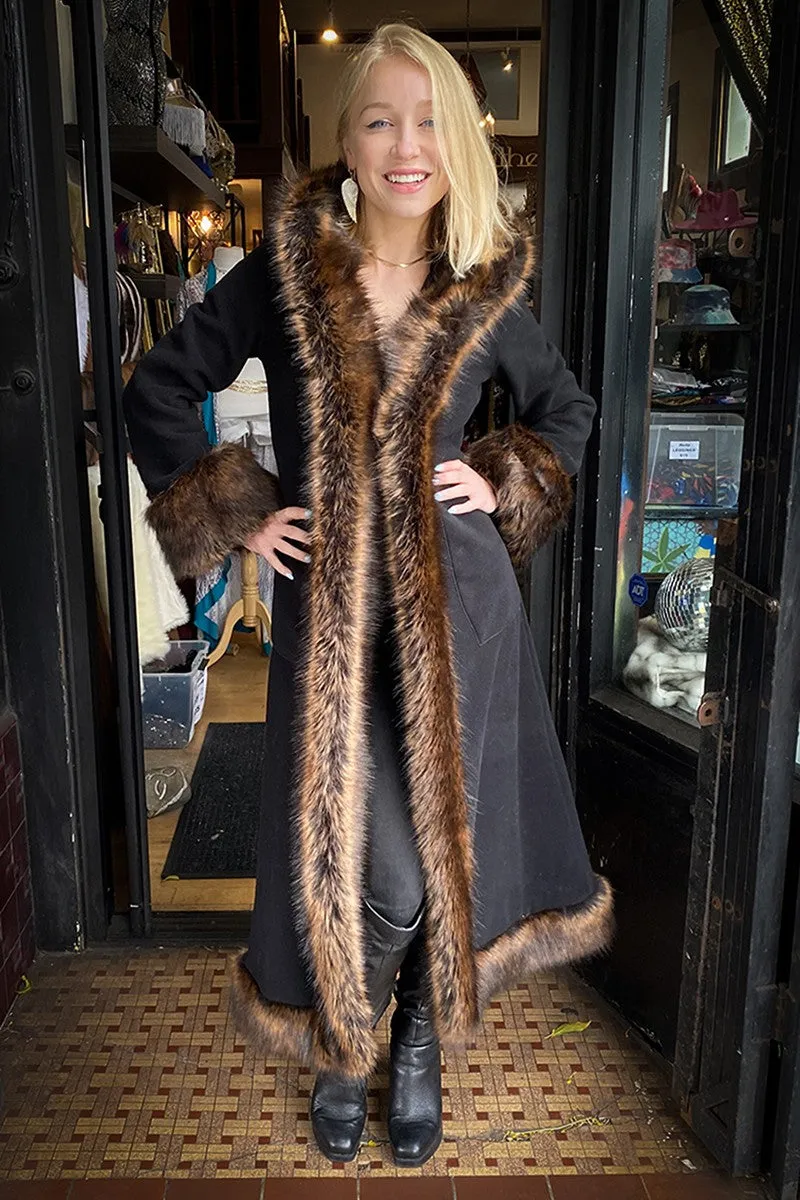 Classic Tamo Coat: Black Coat   Brown Trim