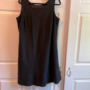COOL. Petite Women's Black linen dress- full lined. Vintage.High Quality.
