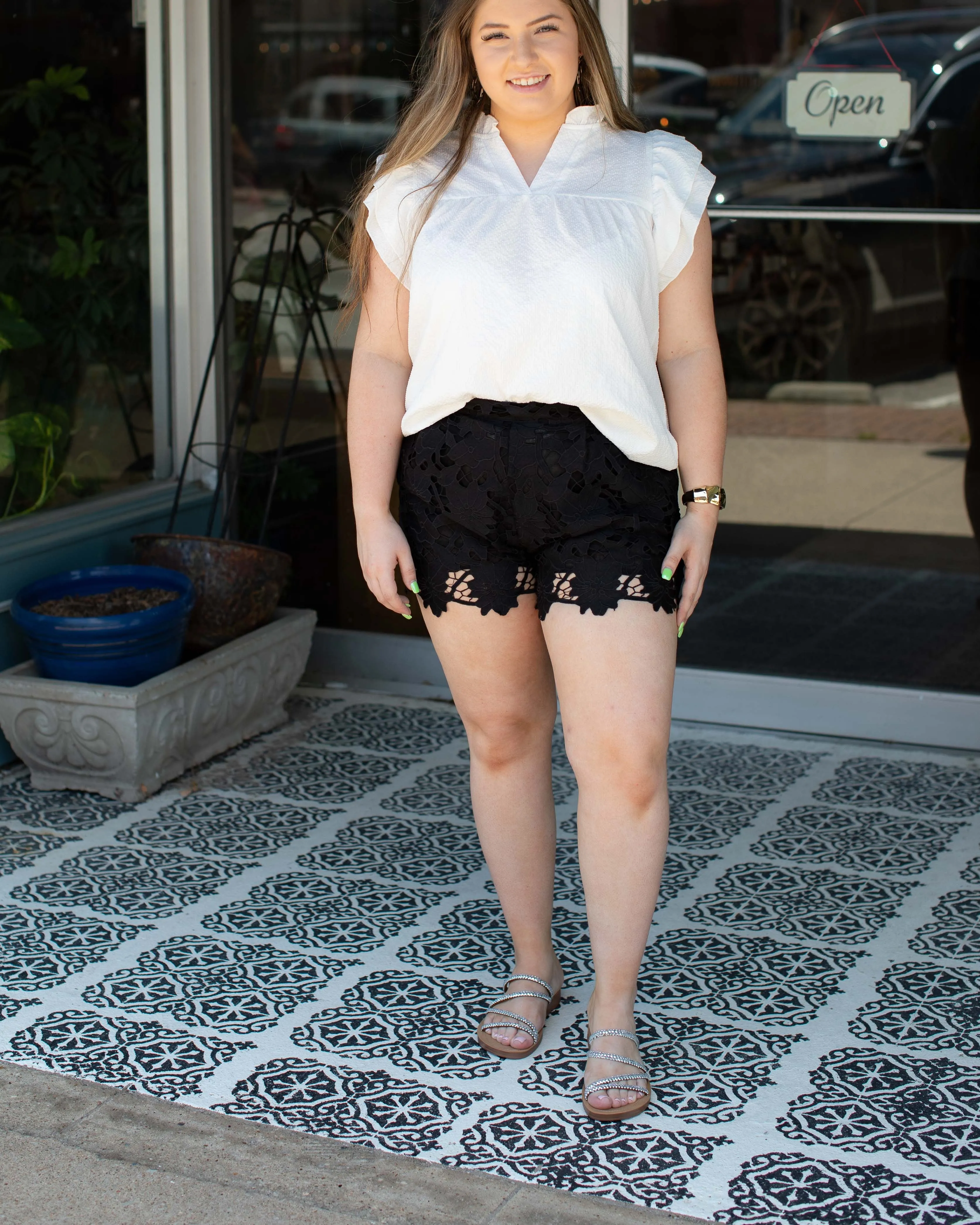 CORA LACE SHORT BY UMGEE - CURVY