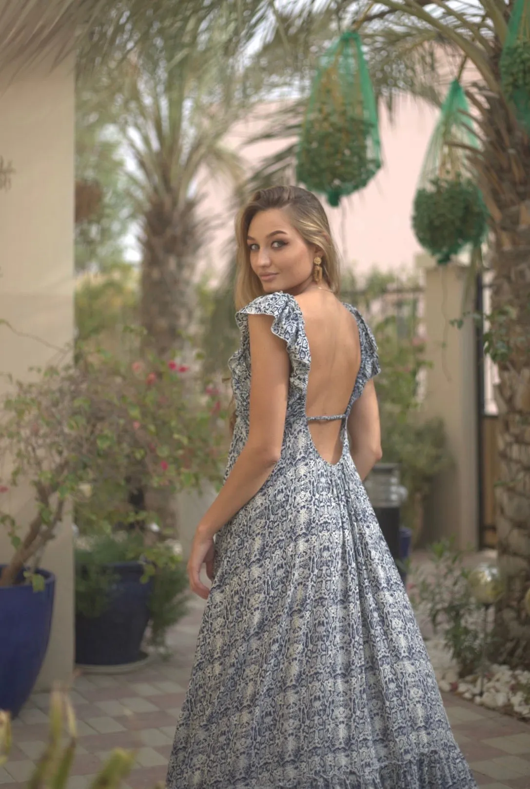 Deep V backless maxi