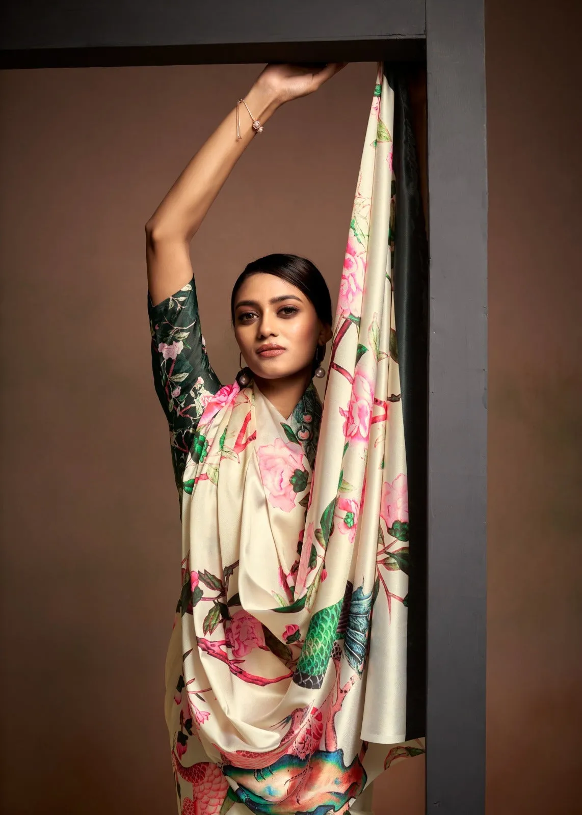 Digital Print Saree In Off White