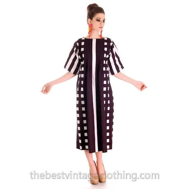 Dramatic Vintage 1970s Marimekko Graphic Dress Black & White S 1975
