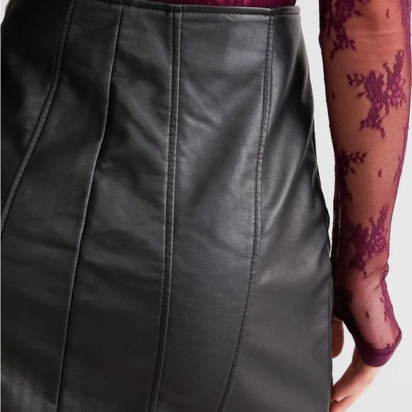 Free People Layla Vegan Mini Women's Skirt Size 8 Moto Mobwife Festival Medium