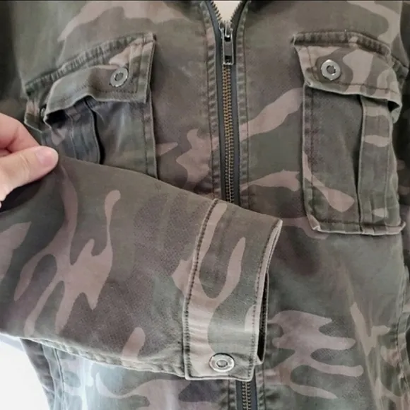 Good American Washed Camo Print Military Style Jacket Size 0/1 - S/M