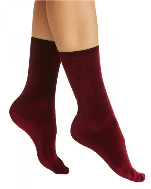 HUE Women's Vintage Inspired Slouchy Velvet Crew Socks