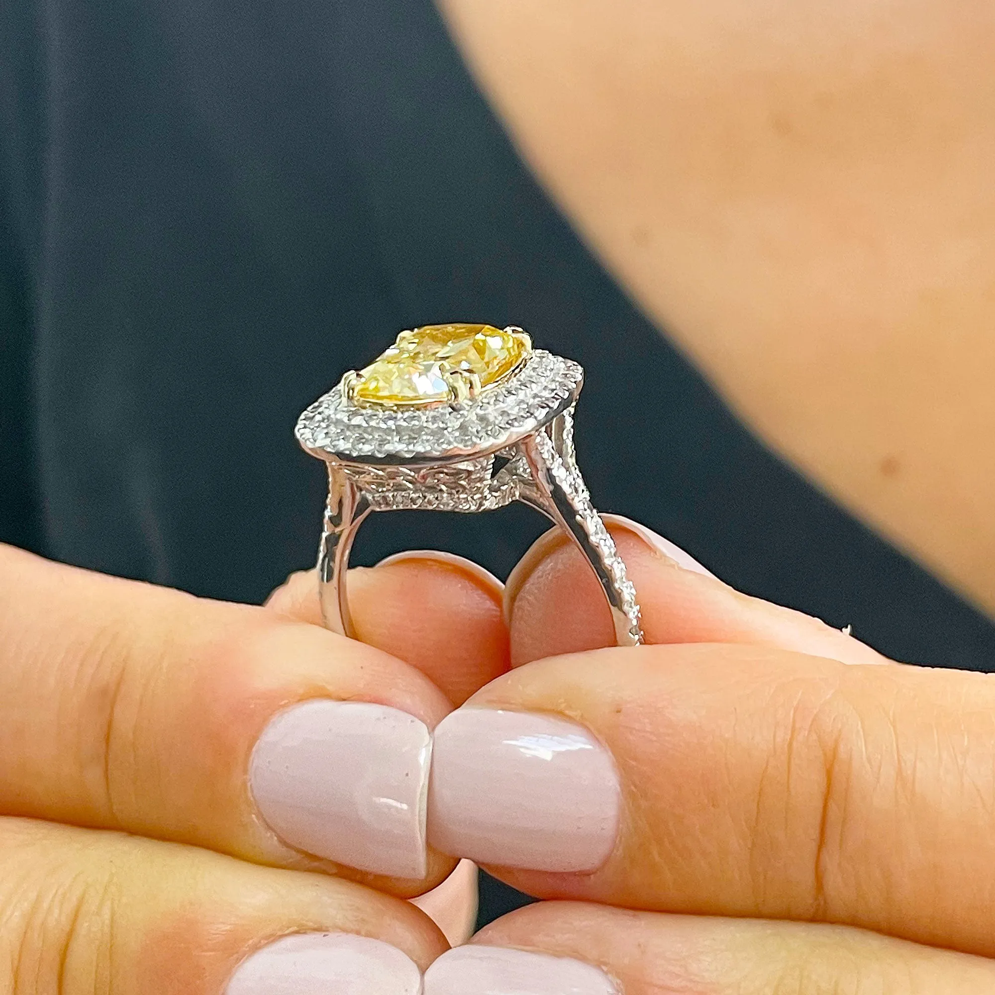 Huge Women's 14k solid white gold Fancy Yellow Cushion simulated and round cut natural diamond engagement ring Halo 4.20ct