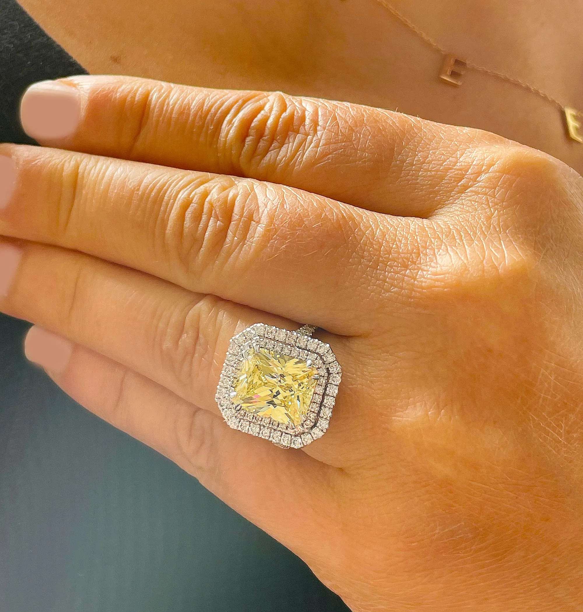 Huge Women's 14k solid white gold Light Fancy Yellow Radiant simulated and round cut natural diamond engagement ring Halo 6.00ct