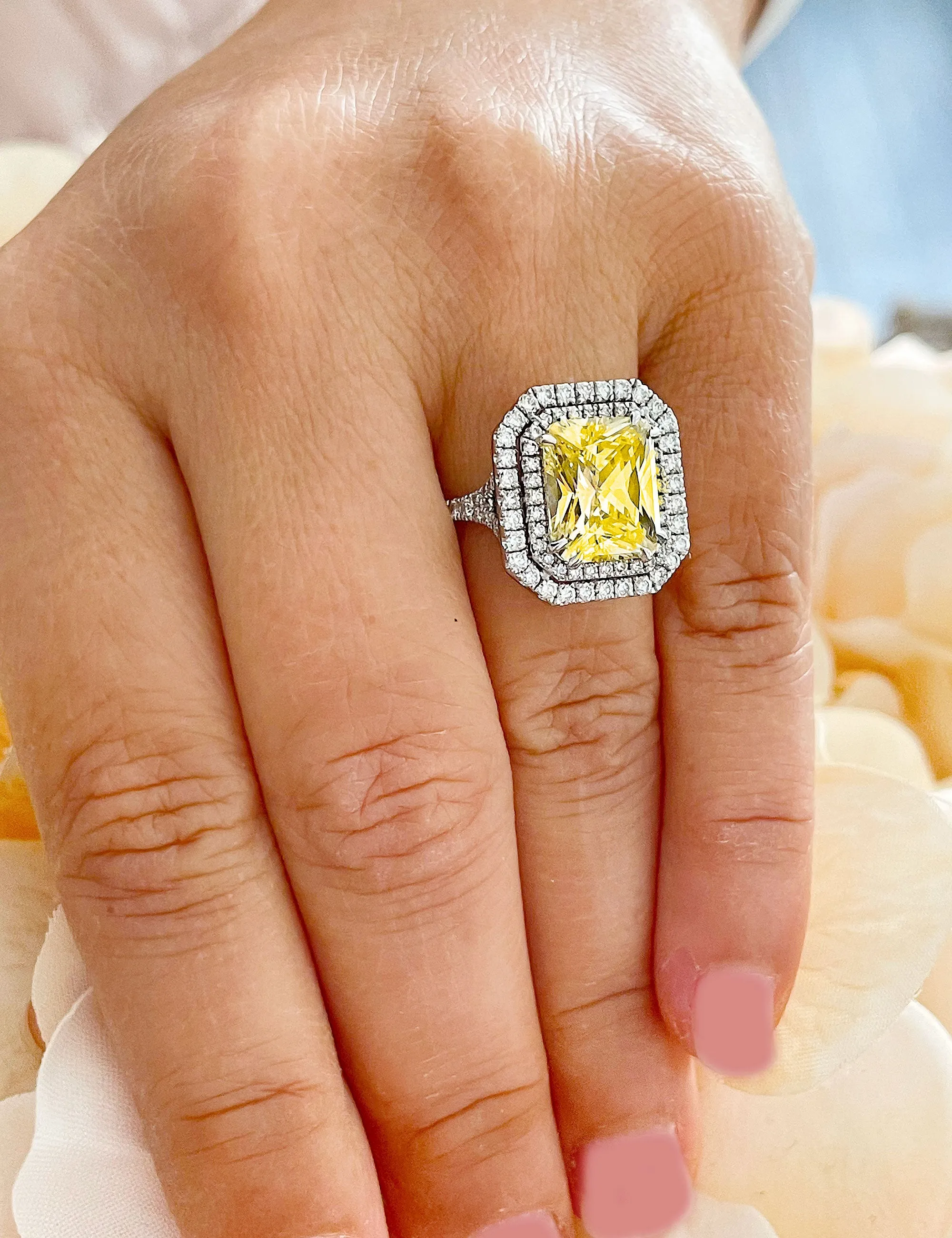 Huge Women's 14k solid white gold Light Fancy Yellow Radiant simulated and round cut natural diamond engagement ring Halo 6.00ct