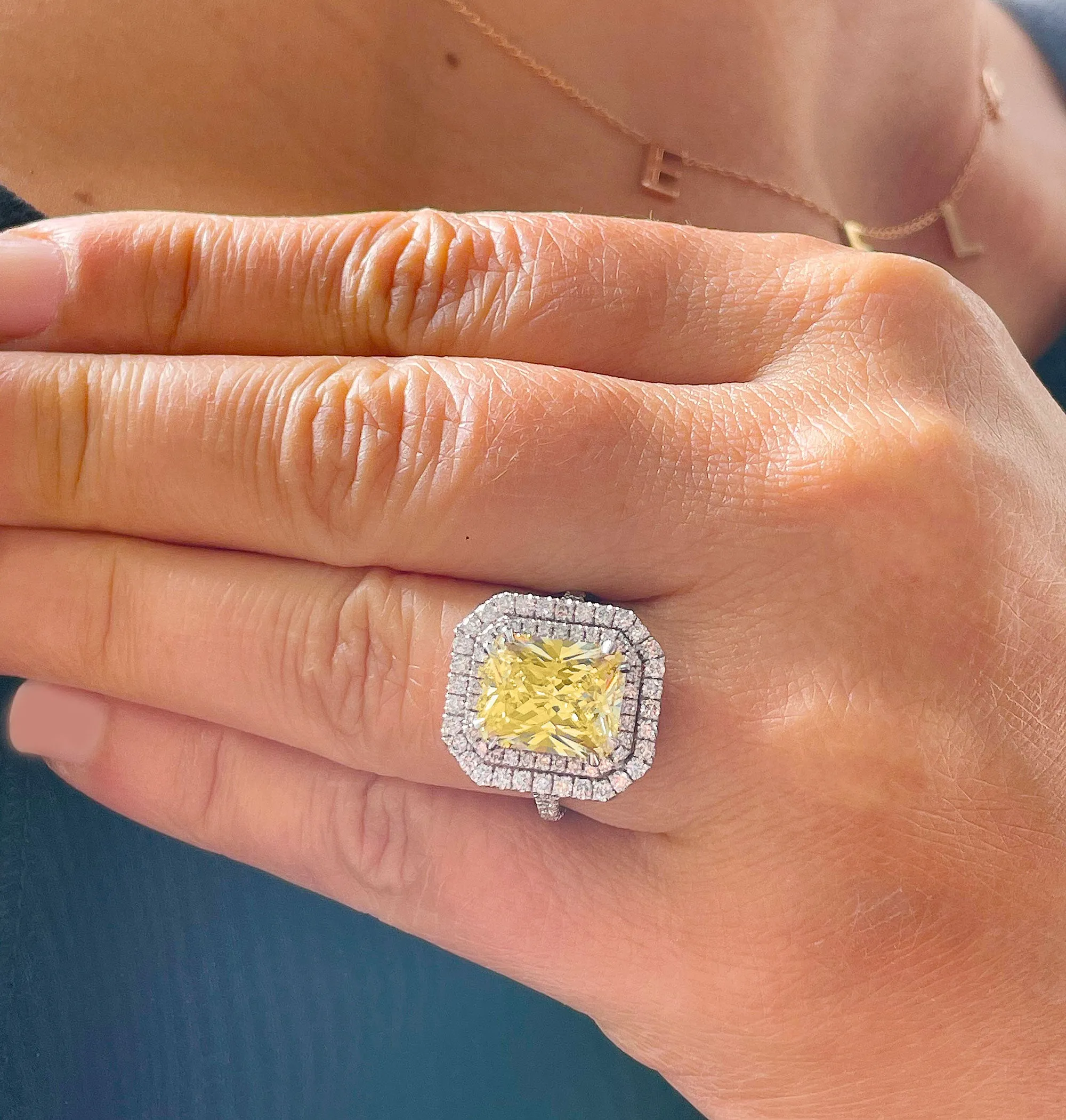 Huge Women's 14k solid white gold Light Fancy Yellow Radiant simulated and round cut natural diamond engagement ring Halo 6.00ct