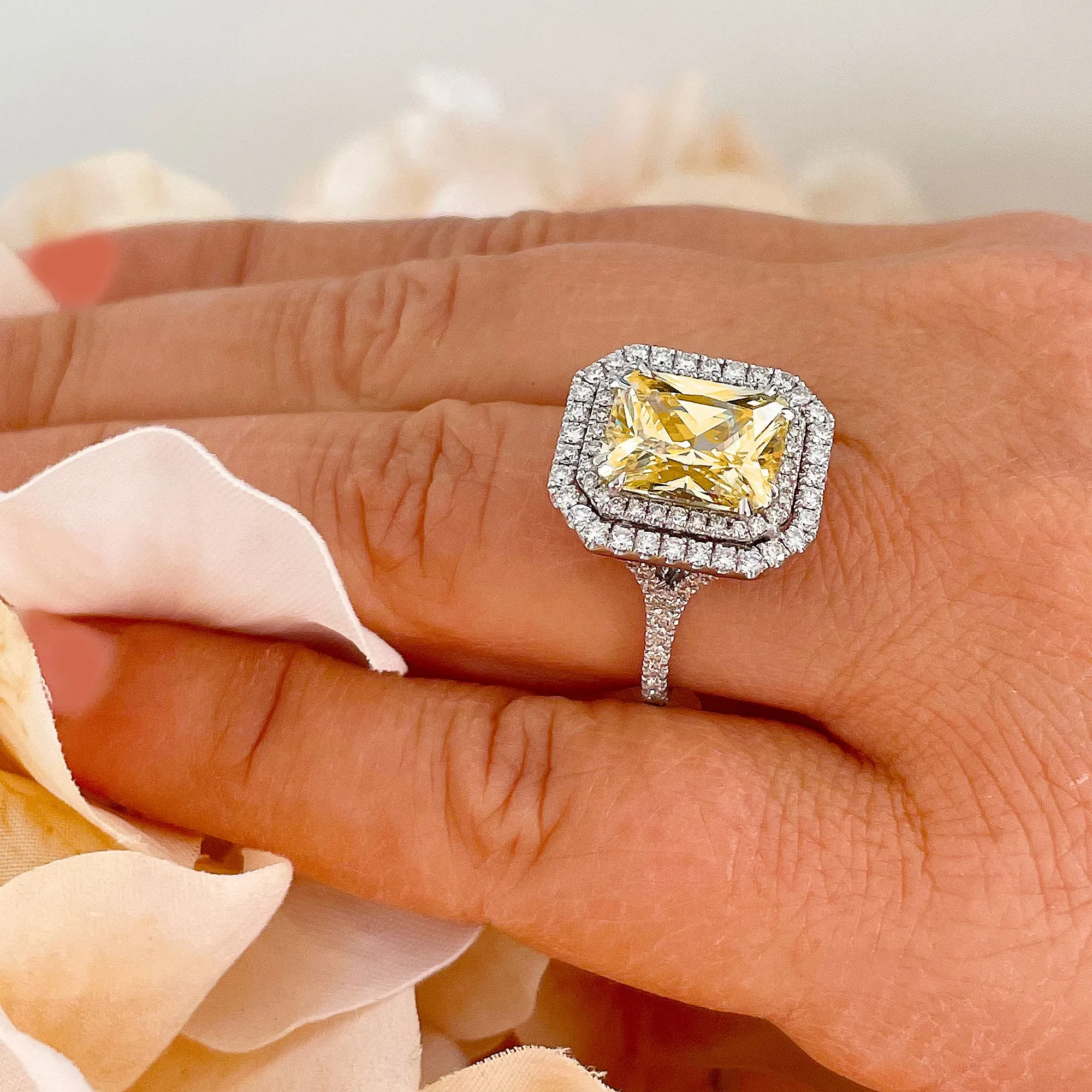 Huge Women's 14k solid white gold Light Fancy Yellow Radiant simulated and round cut natural diamond engagement ring Halo 6.00ct