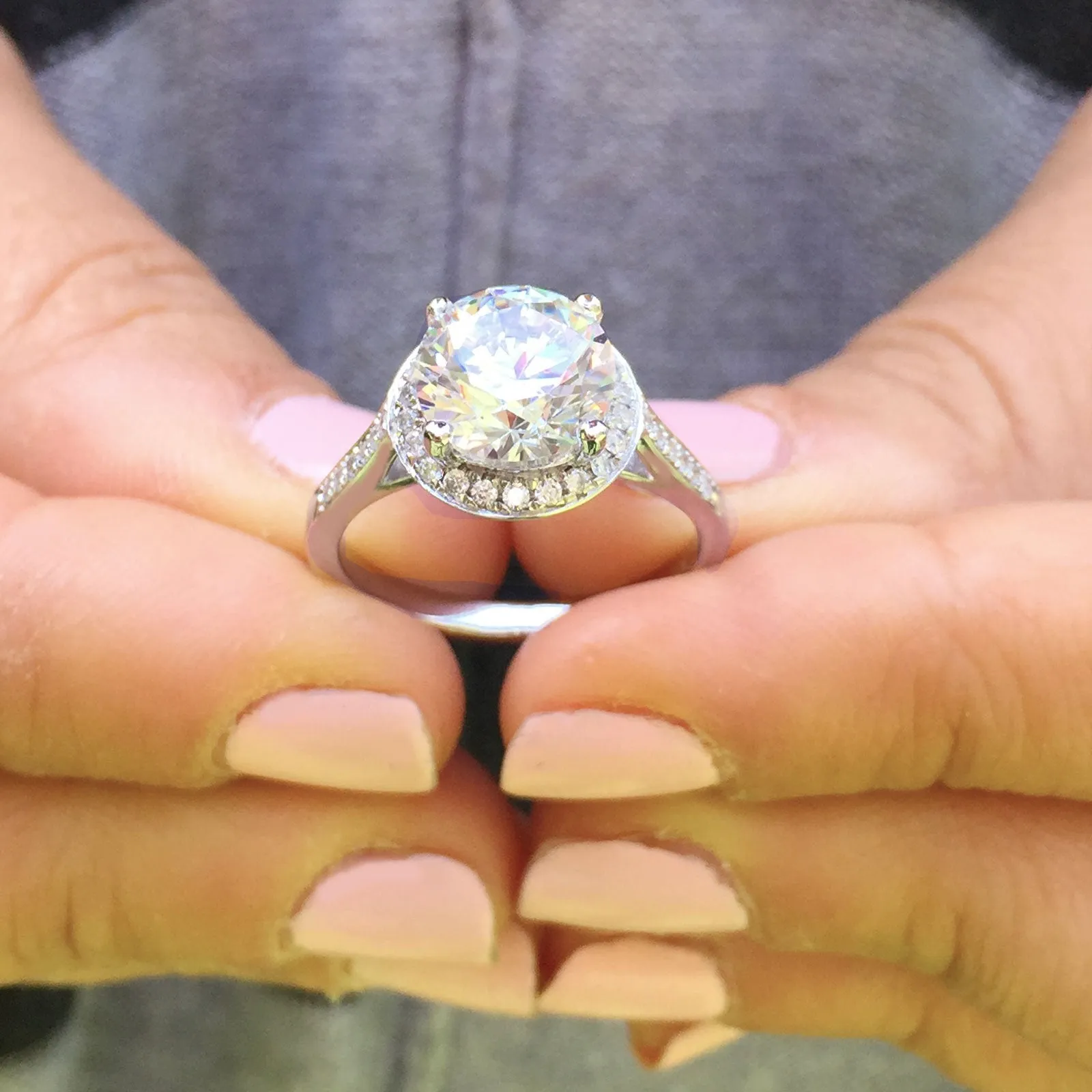 Large Women's 14K White Gold Round Cut Moissanite Diamond Engagement Ring Halo Prong Bridal Wedding Halo Natural Diamonds 3.50ctw