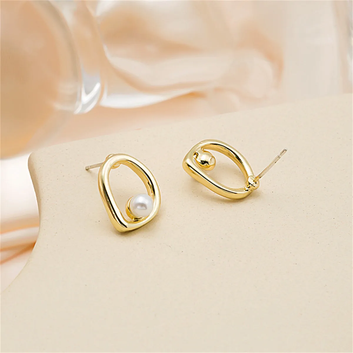 Pearl & 18K Gold-Plated Openwork Round Stud Earrings