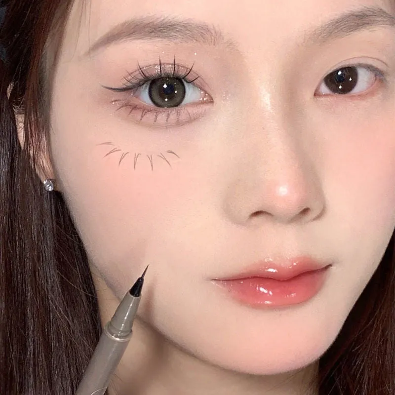 Precision Defined: Ultra-Thin Waterproof Liquid Eyeliner for Korean Makeup and Women's Quick Look
