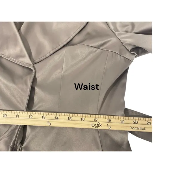 Size XL Women's Tahari Beige /Brown / Stone Neutral Trench Coat Ruffles Belt.