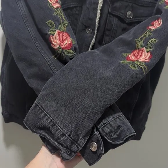 Topshop Moto Black Denim Jacket Sherpa Lined Embroidered Roses Women's Size 6