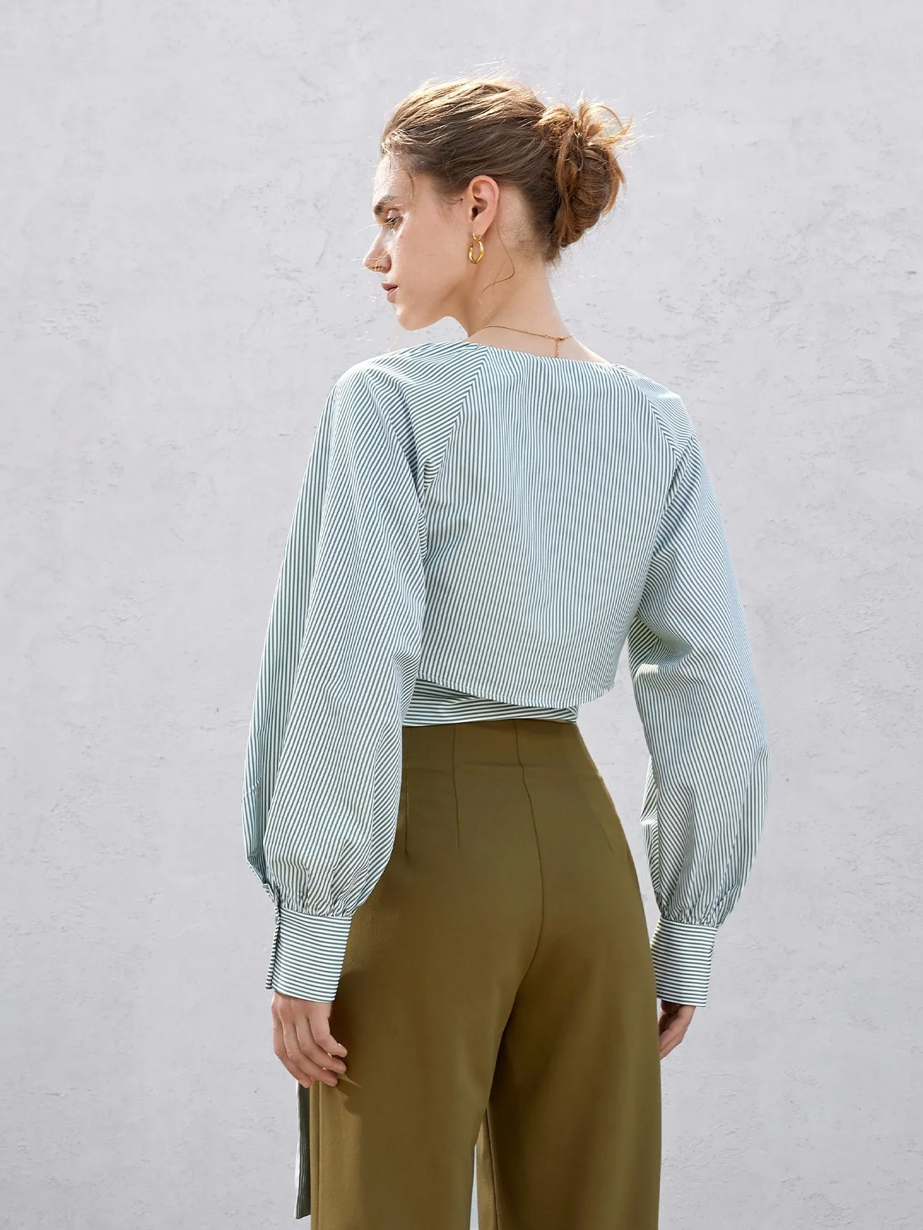 Voluminous Sleeve Cropped Top
