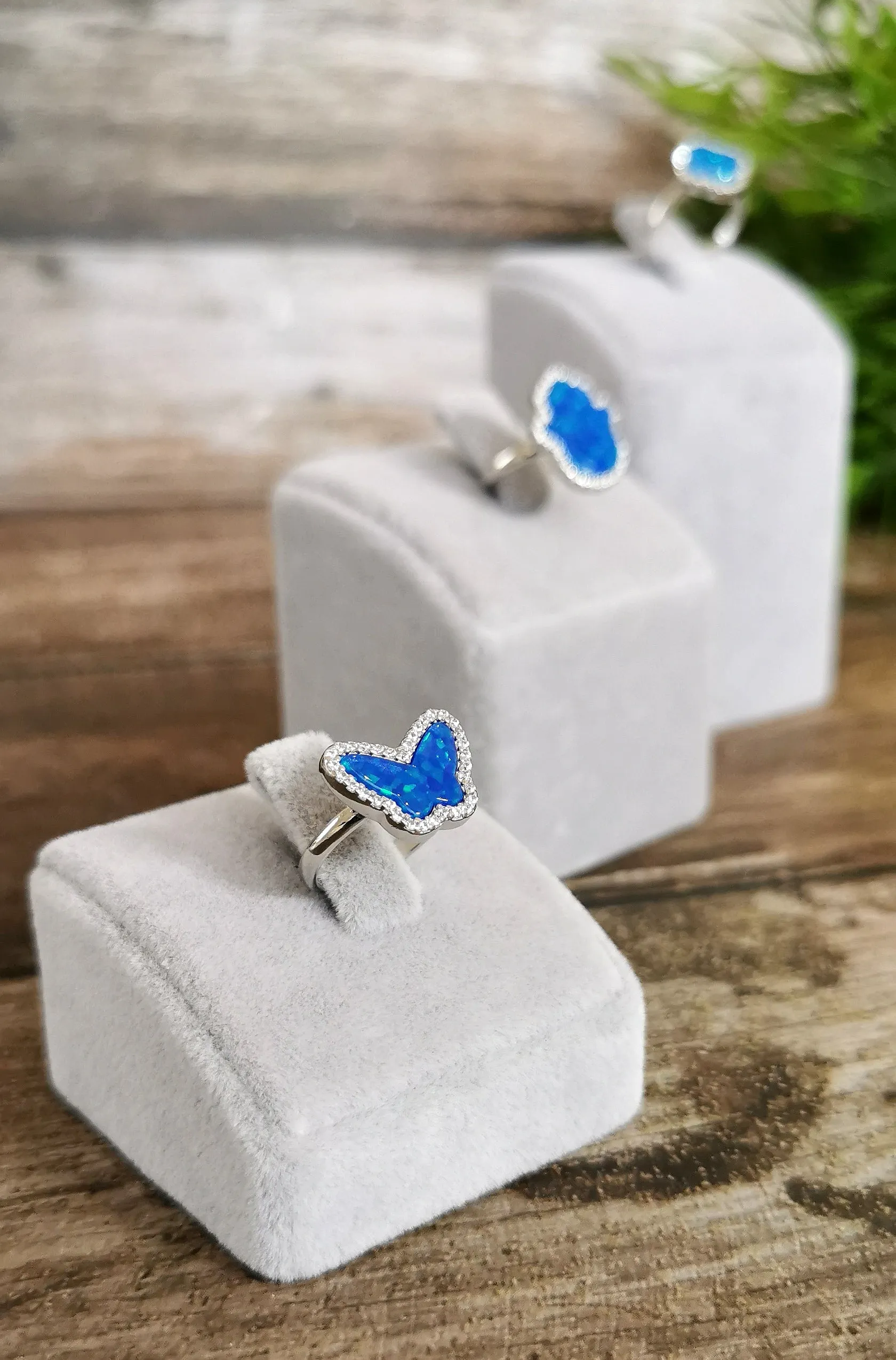 Women's Ring Silver 925 (02)- Elegant and luxurious 925 silver rings with shiny zirconia stones