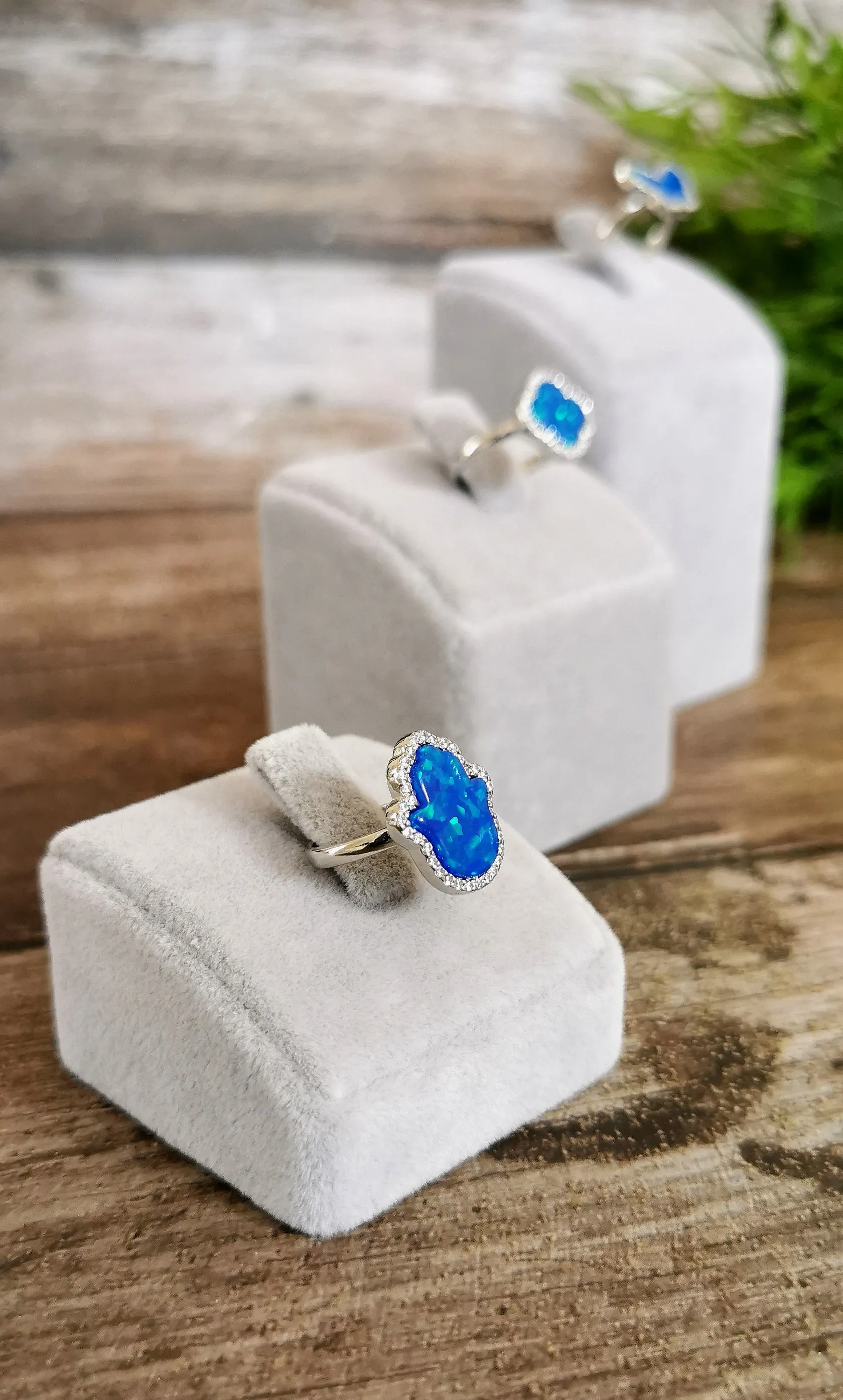 Women's Ring Silver 925 (02)- Elegant and luxurious 925 silver rings with shiny zirconia stones